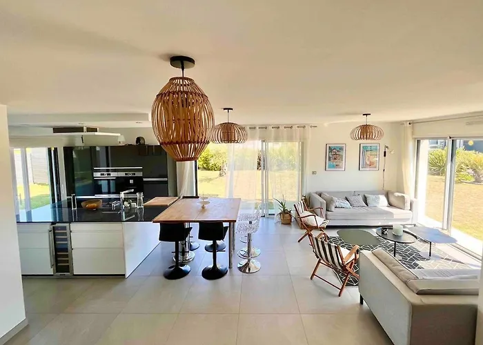 Beautiful New House Near Beach And Train Station