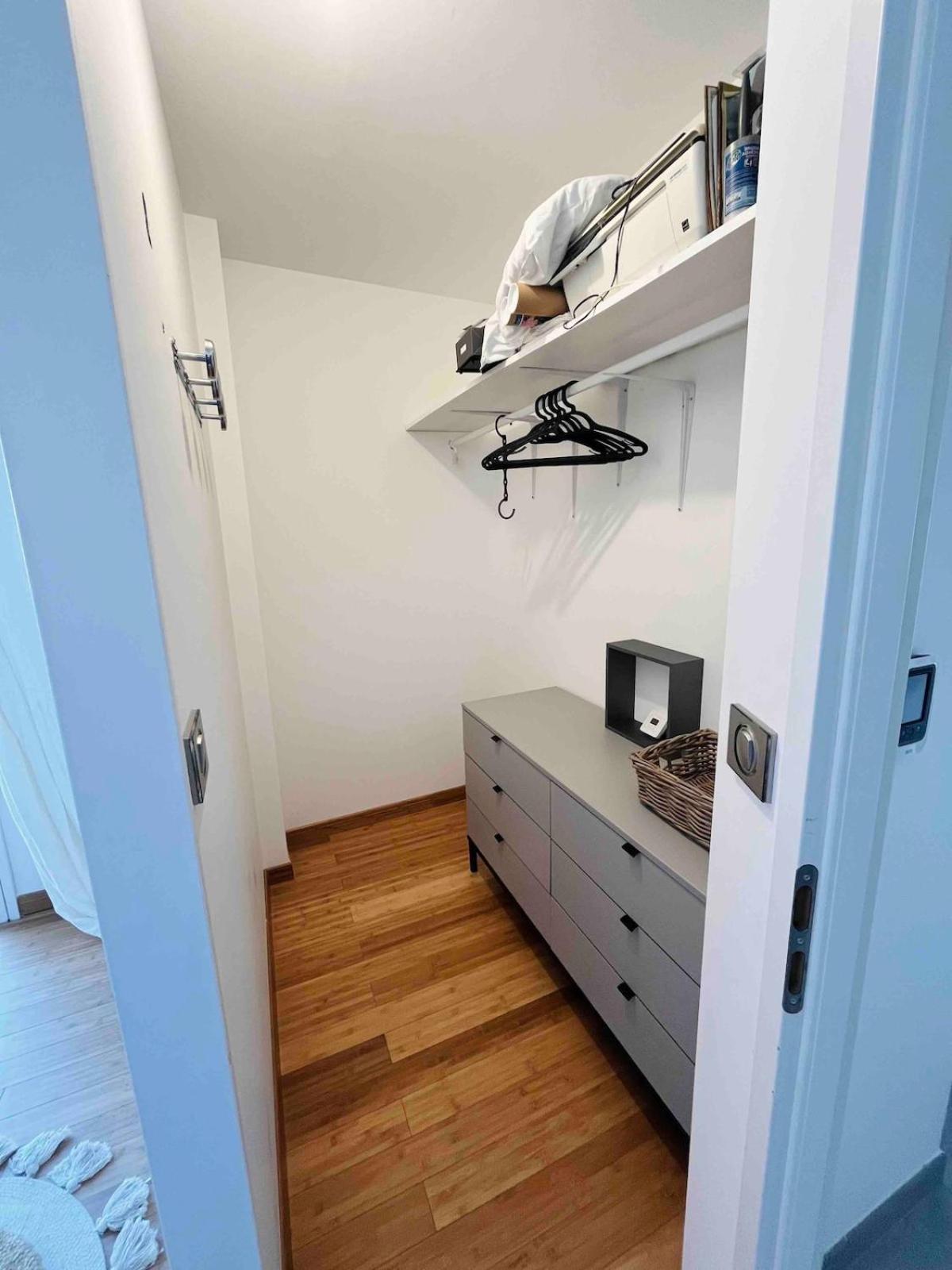 Beautiful New House Near And Train Station Hébergement de vacances