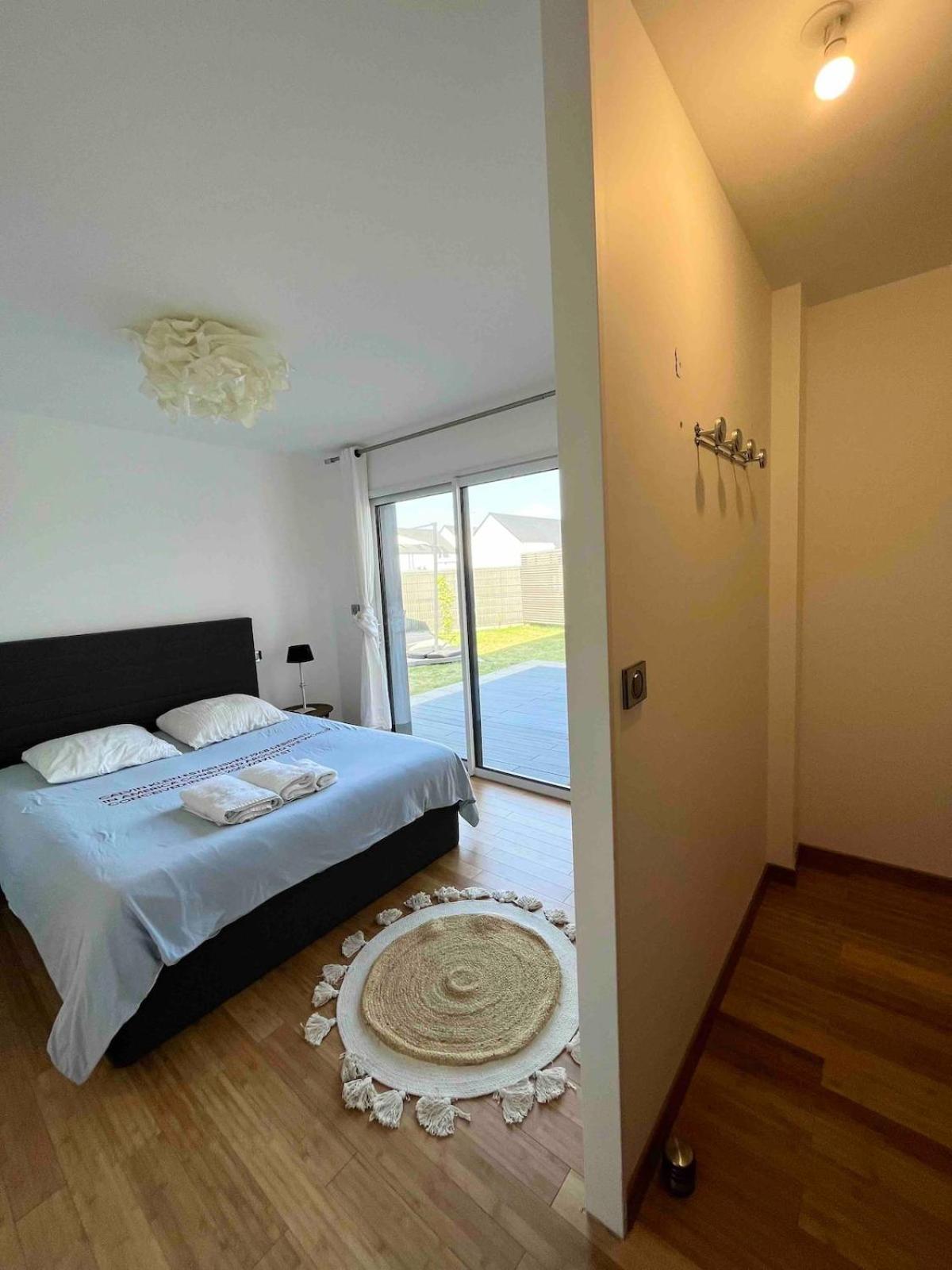 Beautiful New House Near And Train Station Hébergement de vacances