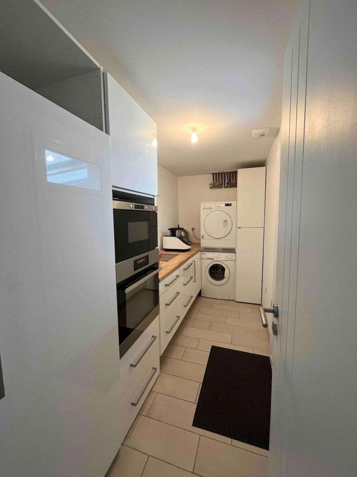 Beautiful New House Near And Train Station Hébergement de vacances