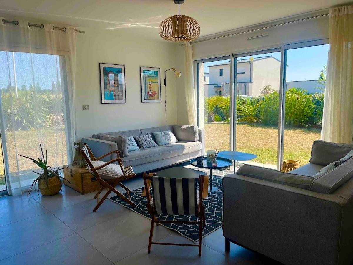 Beautiful New House Near And Train Station Hébergement de vacances *
